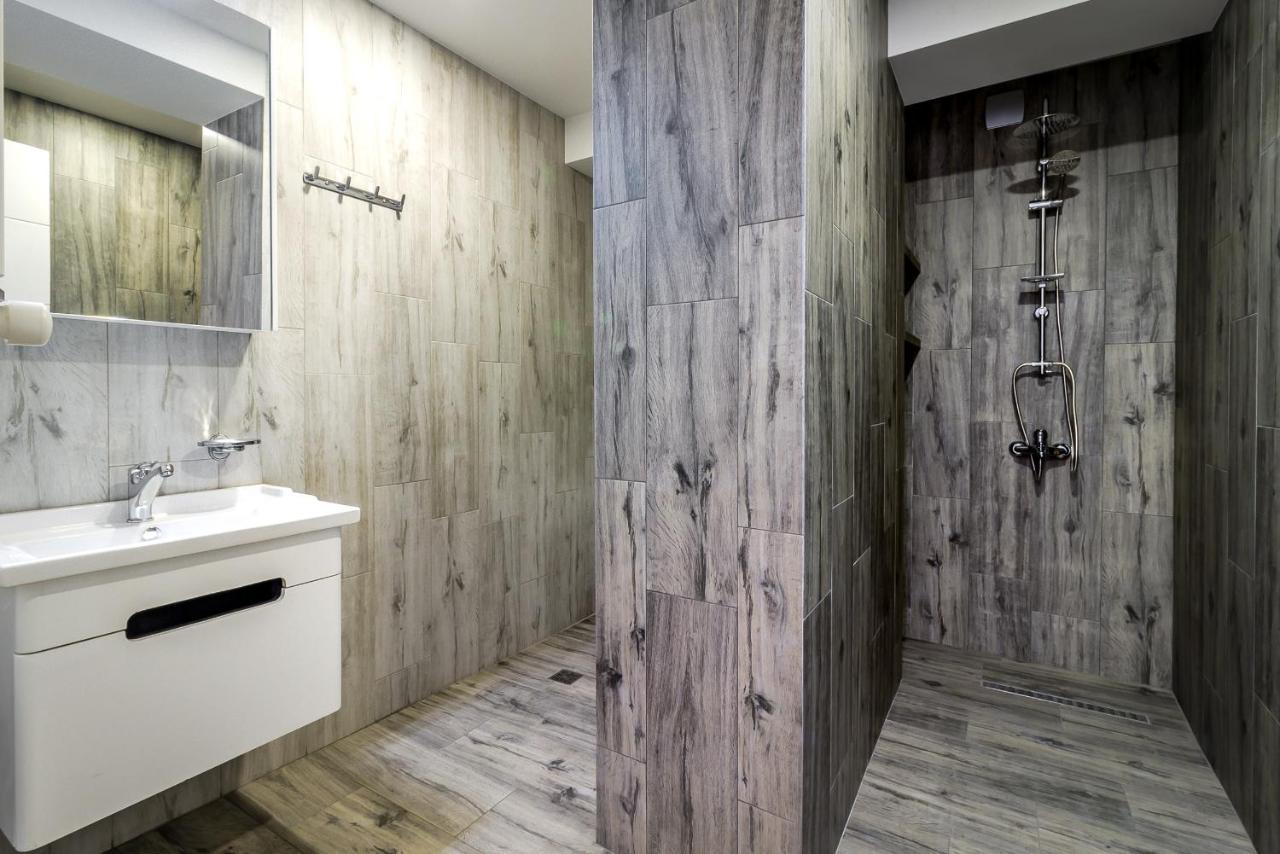 Modern Apartment In Old Tbilisi Buitenkant foto