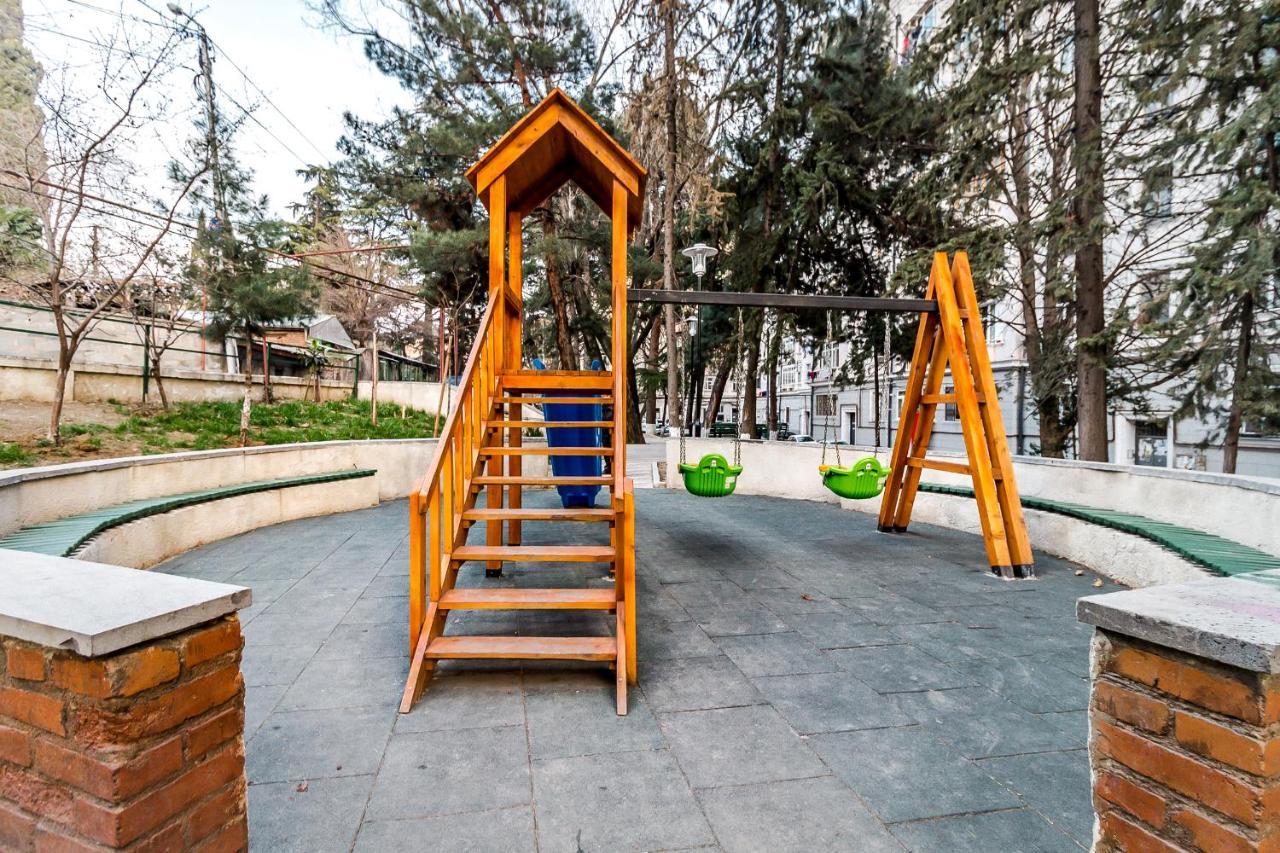 Modern Apartment In Old Tbilisi Buitenkant foto