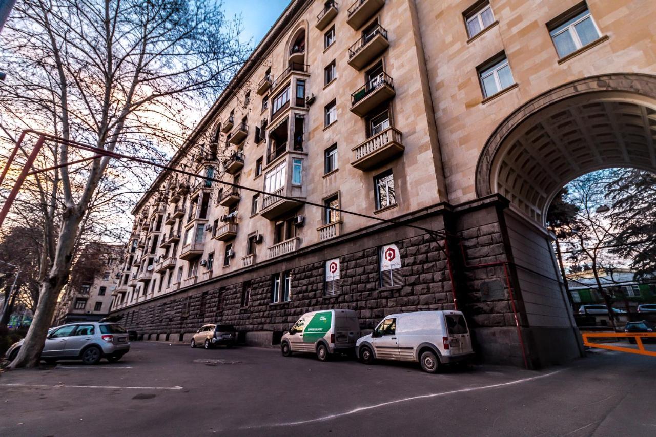 Modern Apartment In Old Tbilisi Buitenkant foto