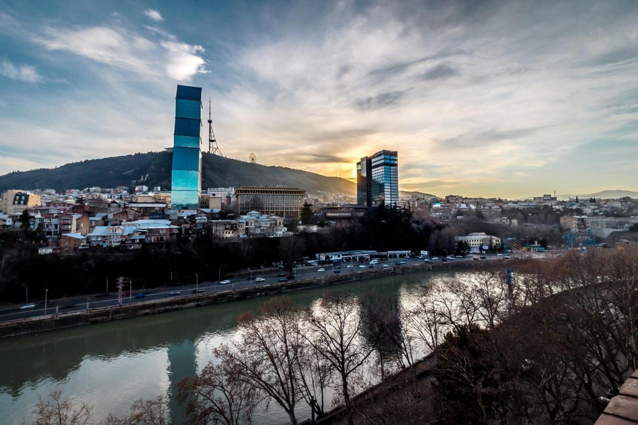 Modern Apartment In Old Tbilisi Buitenkant foto