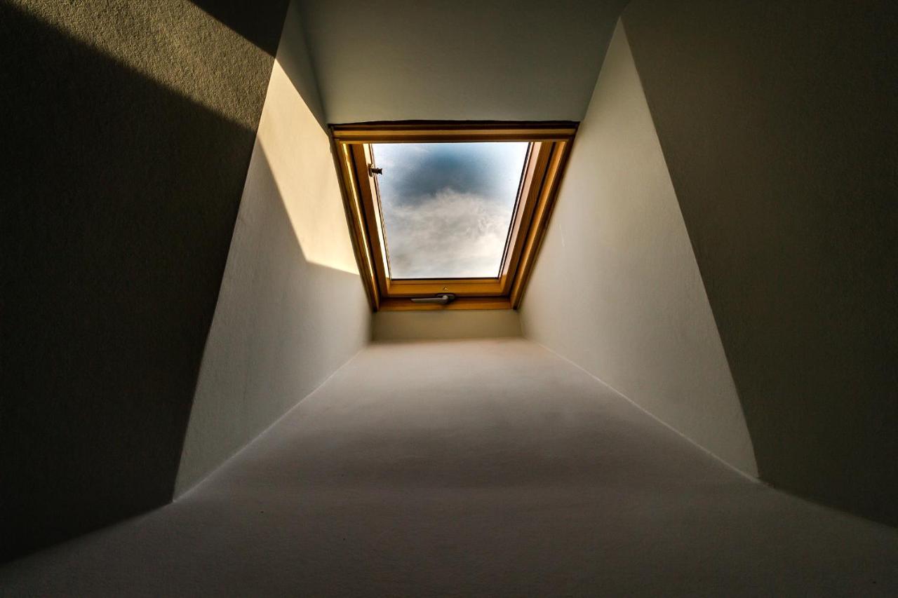 Modern Apartment In Old Tbilisi Buitenkant foto